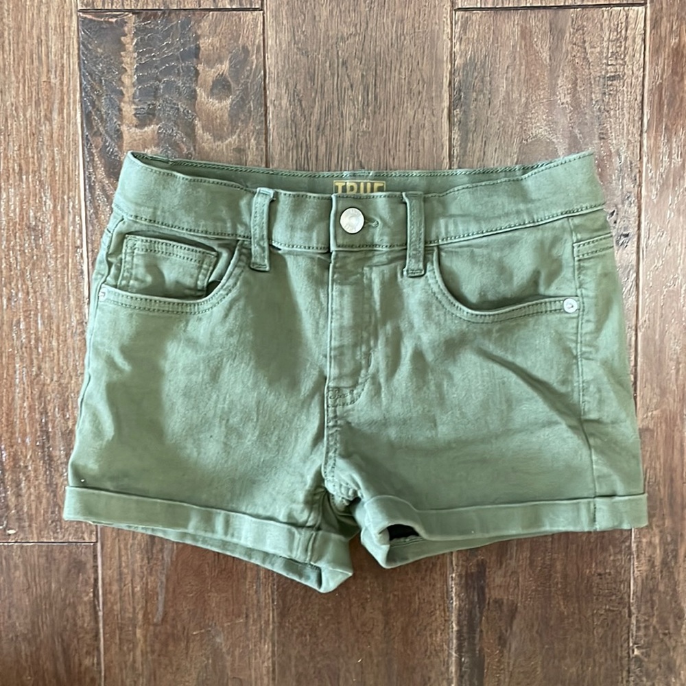 True craft army green shorts